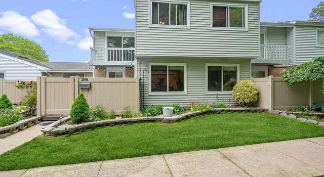 Photo of 201 Springmeadow Dr Unit H, Holbrook, NY 11741