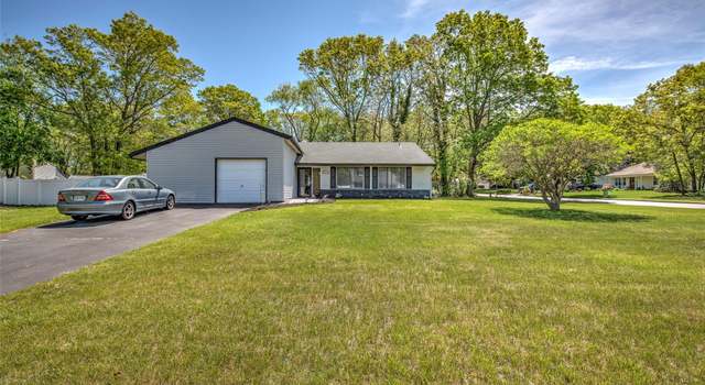 Photo of 12 Folsom Ln, Coram, NY 11727