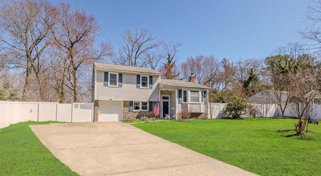 Photo of 103 Glenwood Ln, Port Jefferson, NY 11777