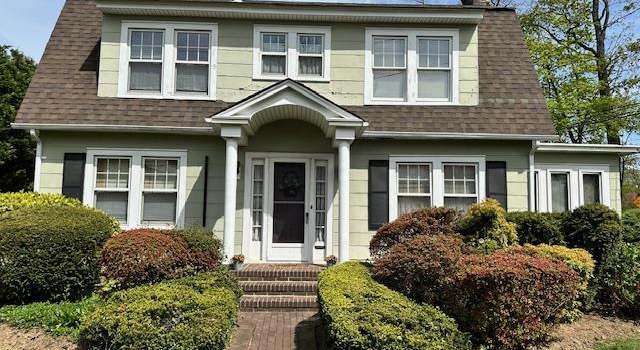 Photo of 8 Buckingham Pl, Manhasset, NY 11030
