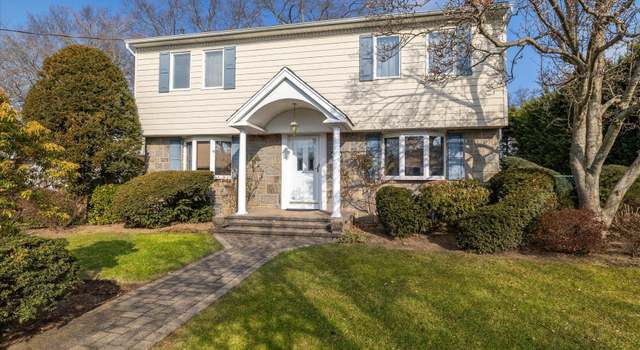 Photo of 499 Mcdermott Rd, Rockville Centre, NY 11570
