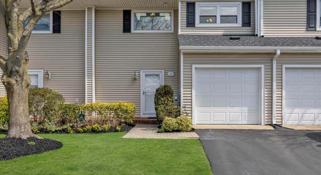 Photo of 100 Baker Ct #127, Island Park, NY 11558