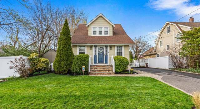 Photo of 4 2nd St, Glenwood Landing, NY 11547
