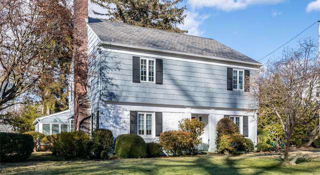 Photo of 55 Parkwoods Rd, Manhasset, NY 11030