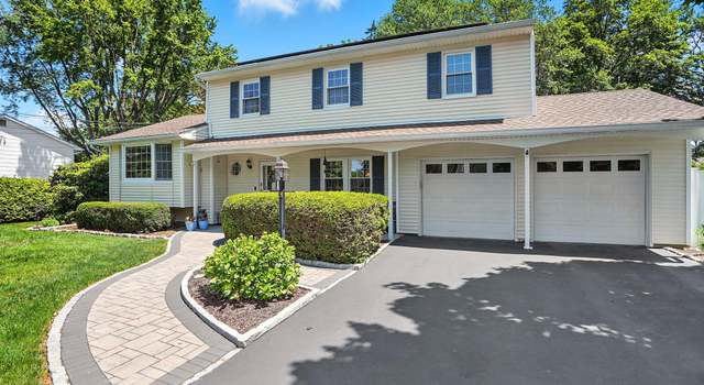 Photo of 2938 Saddle Ridge Dr, Yorktown Heights, NY 10598