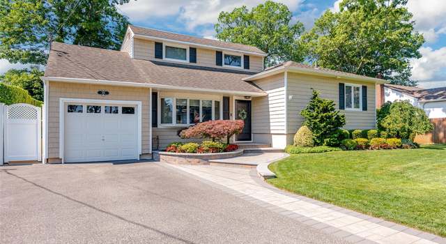 Photo of 216 Cypress St, Massapequa Park, NY 11762