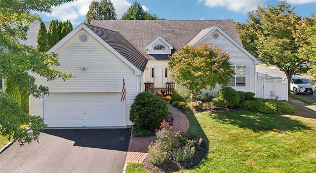 Photo of 11 Lyndon Pl #11, Melville, NY 11747