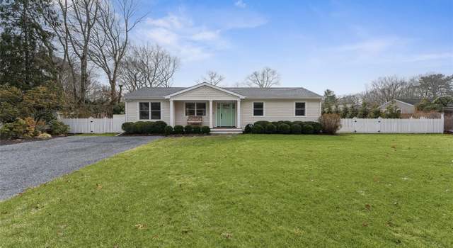 Photo of 7 Evergreen Ct, East Quogue, NY 11942