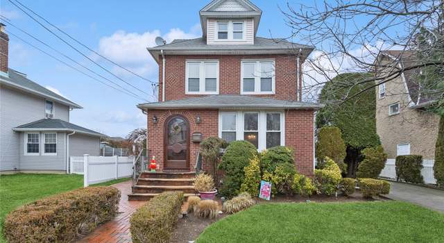 Photo of 9 Willis Ave, Floral Park, NY 11001