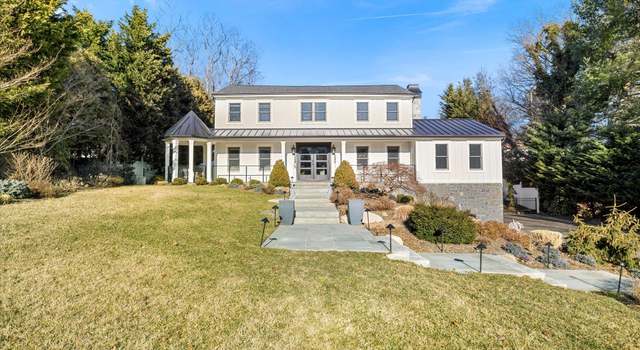 Photo of 10 Green Knoll Ct, Northport, NY 11768
