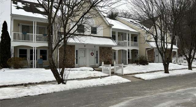 Photo of 5 Burnham Ct, Fishkill, NY 12524