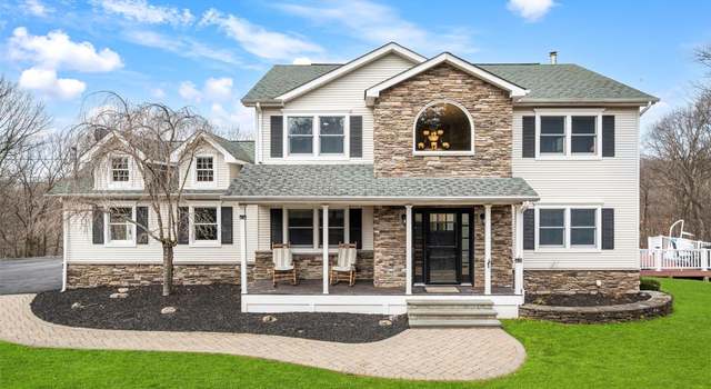 Photo of 16 Spectrum Dr, Chester, NY 10918