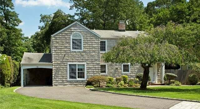 Photo of 112 Pinetree Ln, Roslyn Heights, NY 11577