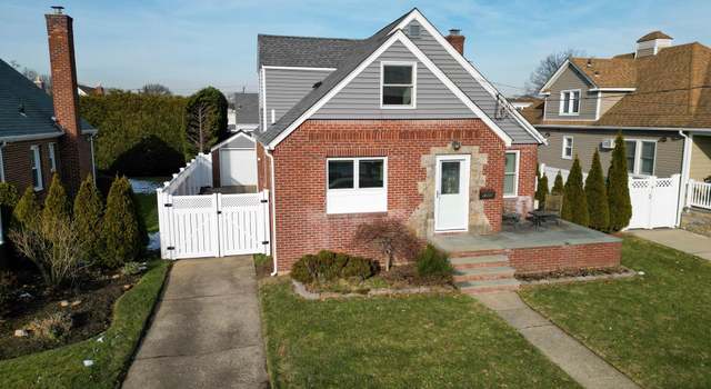 Photo of 1066 Russell St, Franklin Square, NY 11010