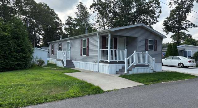Photo of 61 Forge Rd #27, Riverhead, NY 11901