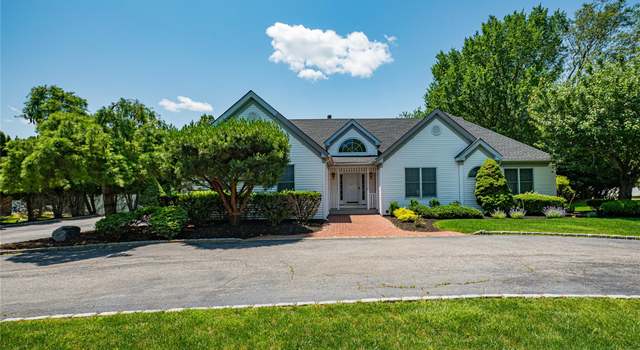 Photo of 31 Elderwood Dr, Saint James, NY 11780