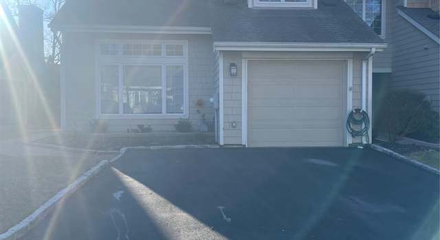 Photo of 14 Pleasant Ln, Bay Shore, NY 11706