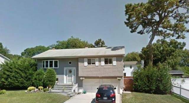 Photo of 407 Elmwood St, Islip Terrace, NY 11752