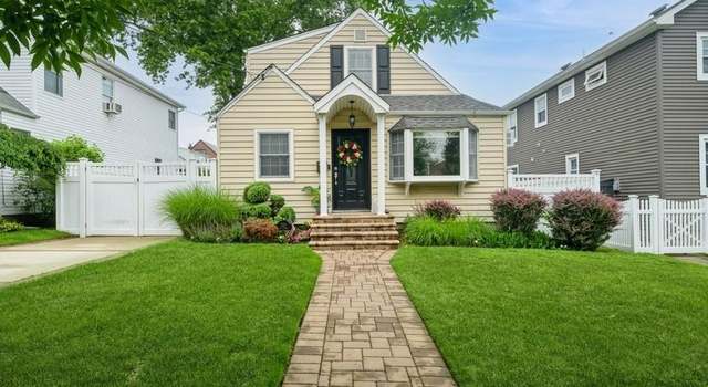 Photo of 532 7th St, West Hempstead, NY 11552