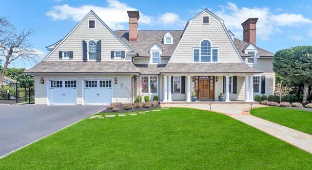 Photo of 7 Landing Ln, West Islip, NY 11795