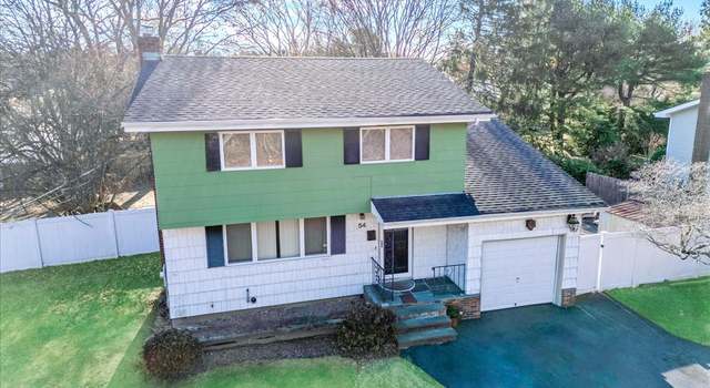 Photo of 54 Colonial Springs Rd, Wheatley Heights, NY 11798