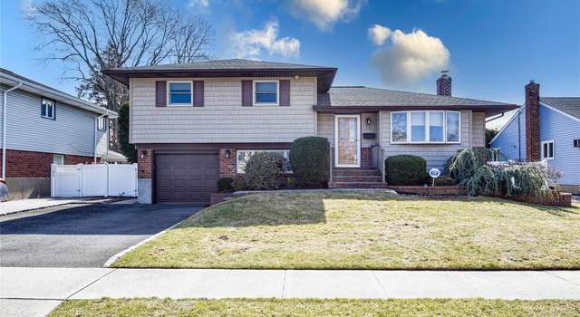 Photo of 13 Stewart St, Plainview, NY 11803
