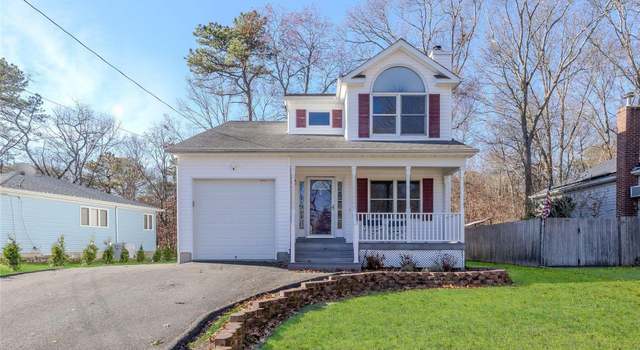 Photo of 2 Cheemaun Trl, Ridge, NY 11961