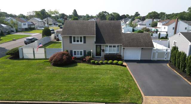 Photo of 60 Roosevelt St, Islip Terrace, NY 11752