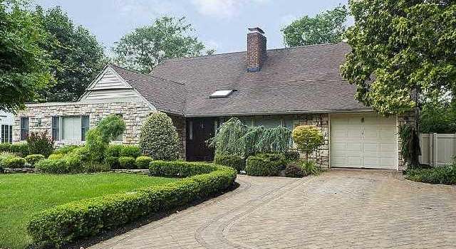 Photo of 9 Arbor Ln, Merrick, NY 11566