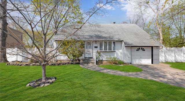 Photo of 5 Krause St, Bay Shore, NY 11706