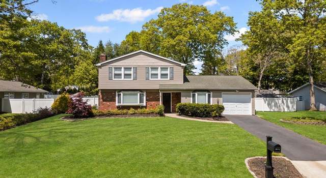 Photo of 9 Welbourn Ln, Coram, NY 11727
