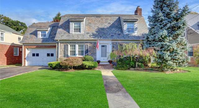 Photo of 39 Atlas Ave, Malverne, NY 11565