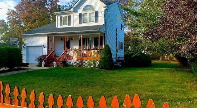 Photo of 105 Parkview Dr, Shirley, NY 11967