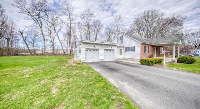 Photo of 8 Didio Ln, Montgomery, NY 12549
