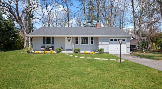 Photo of 225 Connetquot Dr, Oakdale, NY 11769