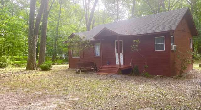 Photo of 55 Woodcrest Dr, Middletown, NY 10940