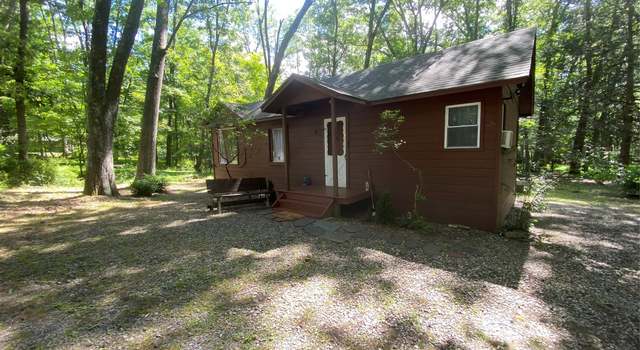 Photo of 55 Woodcrest Dr, Middletown, NY 10940