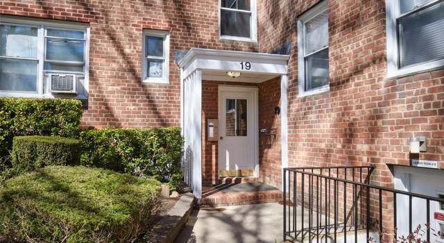 Photo of 19 Edwards St Unit 2F, Roslyn Heights, NY 11577