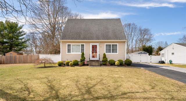 Photo of 184 N Titmus Dr, Mastic, NY 11950