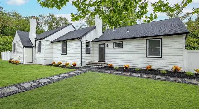 Photo of 337 Vanderbilt Blvd, Oakdale, NY 11769