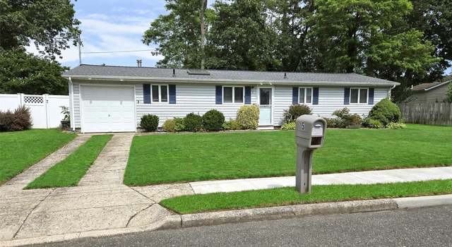 Photo of 5 Windham Ln, Ronkonkoma, NY 11779