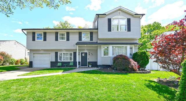 Photo of 45 Longworth Ave, Dix Hills, NY 11746