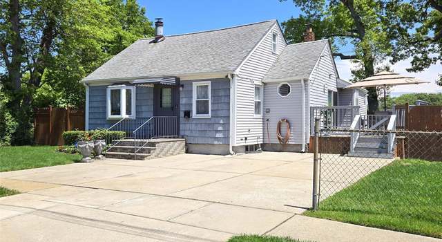 Photo of 469 Sterling St, Uniondale, NY 11553