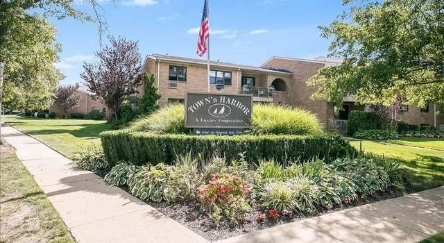 Photo of 59 Hampton Pl Unit 20D, Freeport, NY 11520