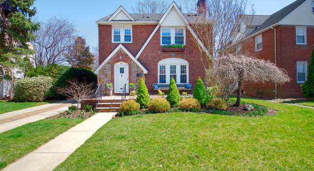 Photo of 83 Adams St, Garden City, NY 11530