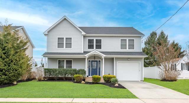 Photo of 129 E Belle Terre Ave, Lindenhurst, NY 11757