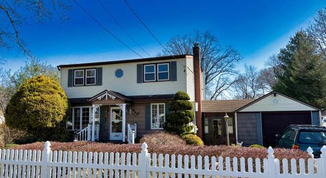 Photo of 1467 1st St, West Babylon, NY 11704