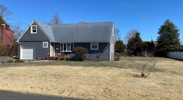 Photo of 16 Guilette Pl, Amityville, NY 11701