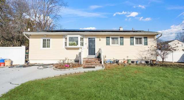Photo of 181 Elm Dr, Bay Shore, NY 11706