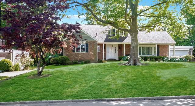 Photo of 6 Nottingham Pl, Great Neck, NY 11023